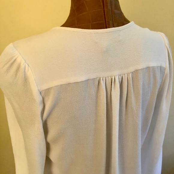LIKE NEW! Karen Kane Ruffled Poets Blouse, Soft White, Large - Picture 5 of 7